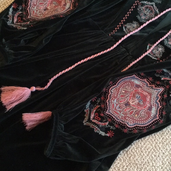 Zara green velvet embroidered dress - Picture 4 of 5